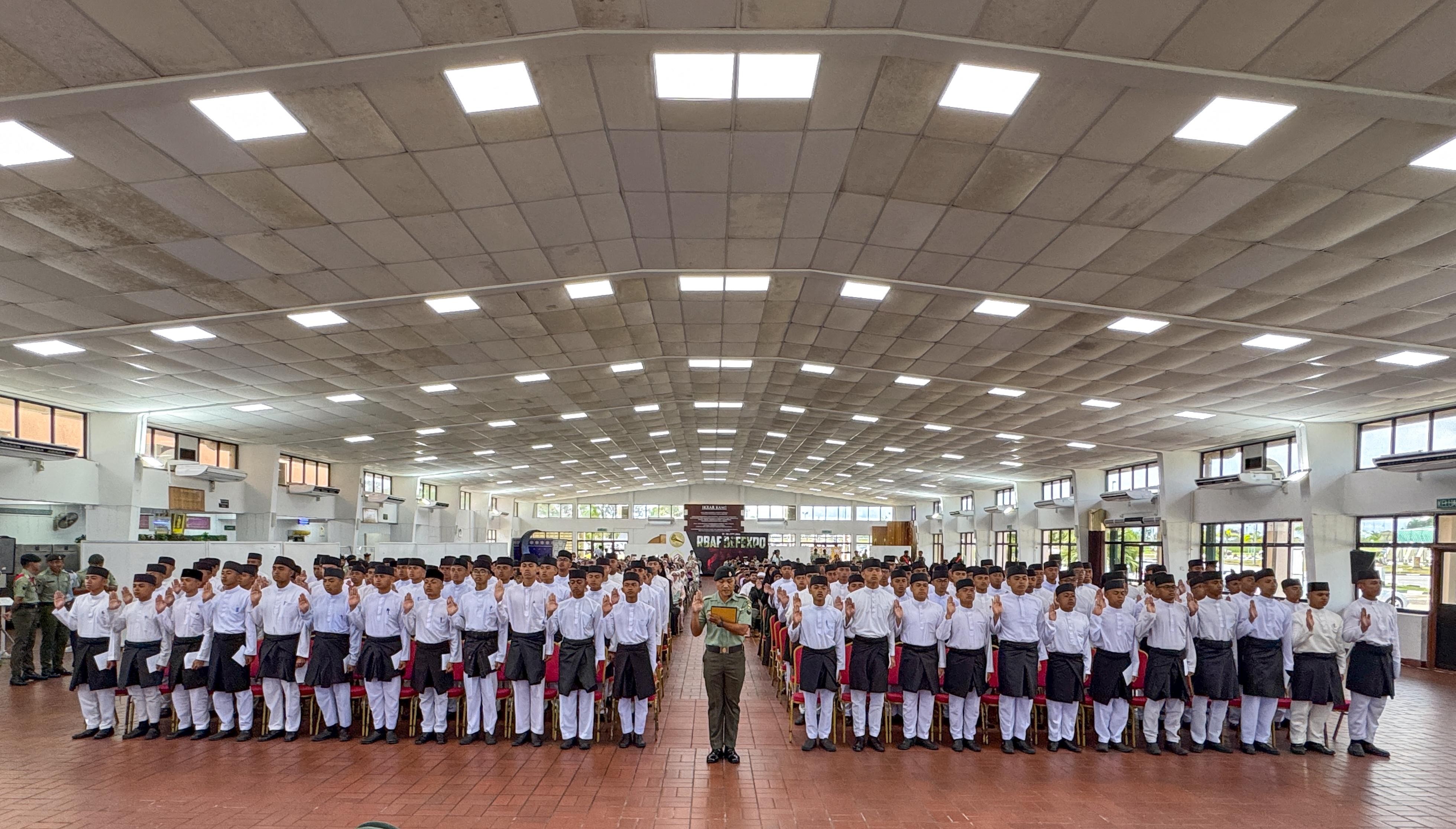 (BAF) 122 bagi Rekrut Lelaki Pengambilan ke-178 dan Rekrut Wanita Pengambilan ke-60 01.jpg