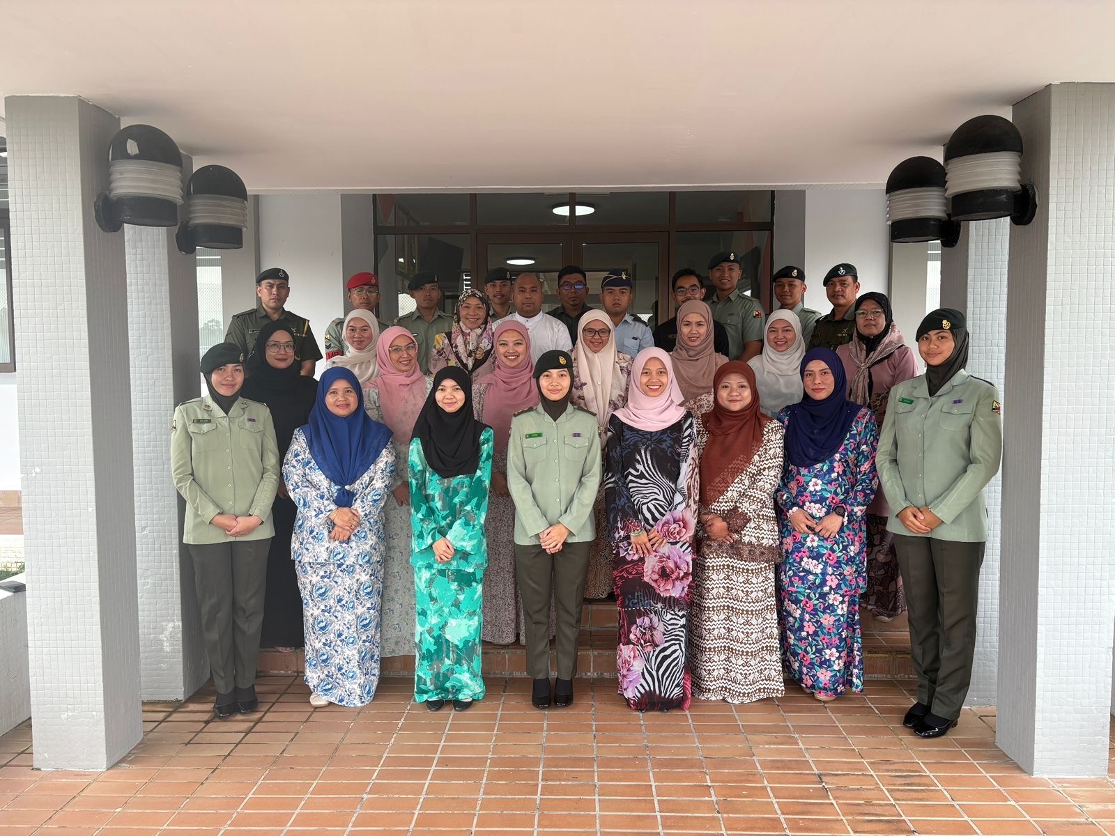 26 anggota tentera dan kakitangan awam telah menyertai Bengkel Basic Spreadsheet Microsoft Excel 01.jpg