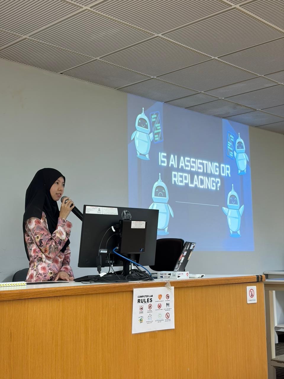 Cawangan Teknologi Maklumat telah mengadakan Bengkel Generative AI in Workplace Sesi 2025 03.jpg