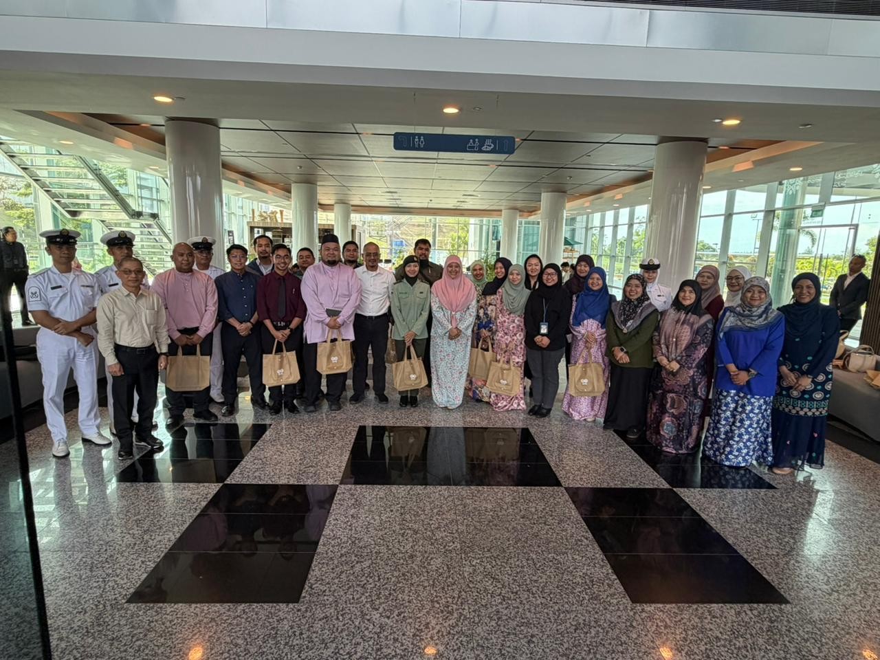 LAWATAN SAMBIL BELAJAR KE DST MANAGED SERVICES (DMS), MUTIARA EXCHANGE, LEBUHRAYA TUNGKU YANG DIJALANKAN OLEH CAWANGAN TEKNOLOGI MAKLUMAT, PUSAT EVOLUSI,  2026.jpg