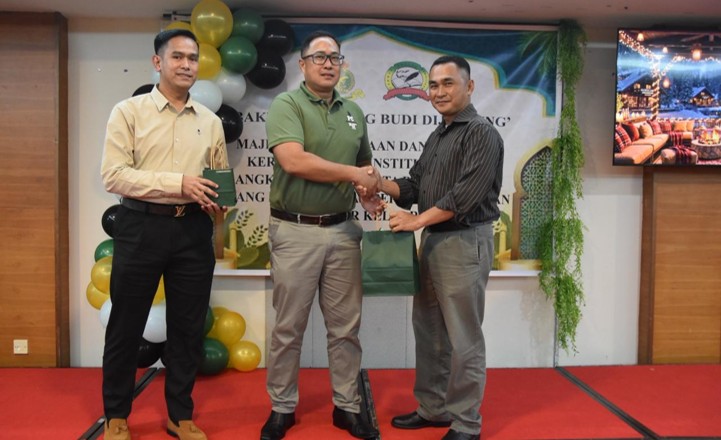 Majlis Penghargaan dan Perpisahan bagi Kerani-kerani yang menamatkan perkhidmatan atau bertukar keluar unit 03.jpg