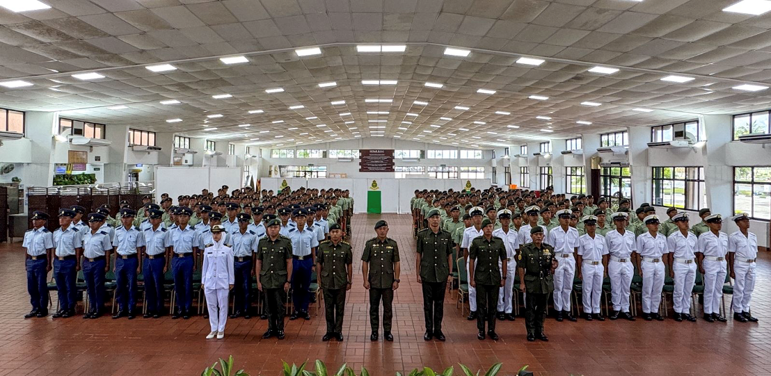 PERJUMAPAAN YM PMK KOMANDAN IL ABDB BERSAMA REKRUT LELAKI PENGAMBILAN 177 01.png