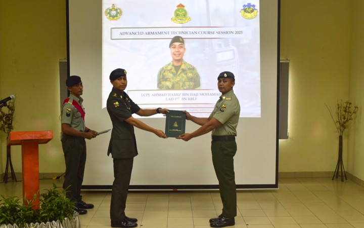Penyampaian Sijil dan Penutupan Kursus Teknisyen Persenjataan dan Instrumen Lanjutan Sesi 2025 02.jpg