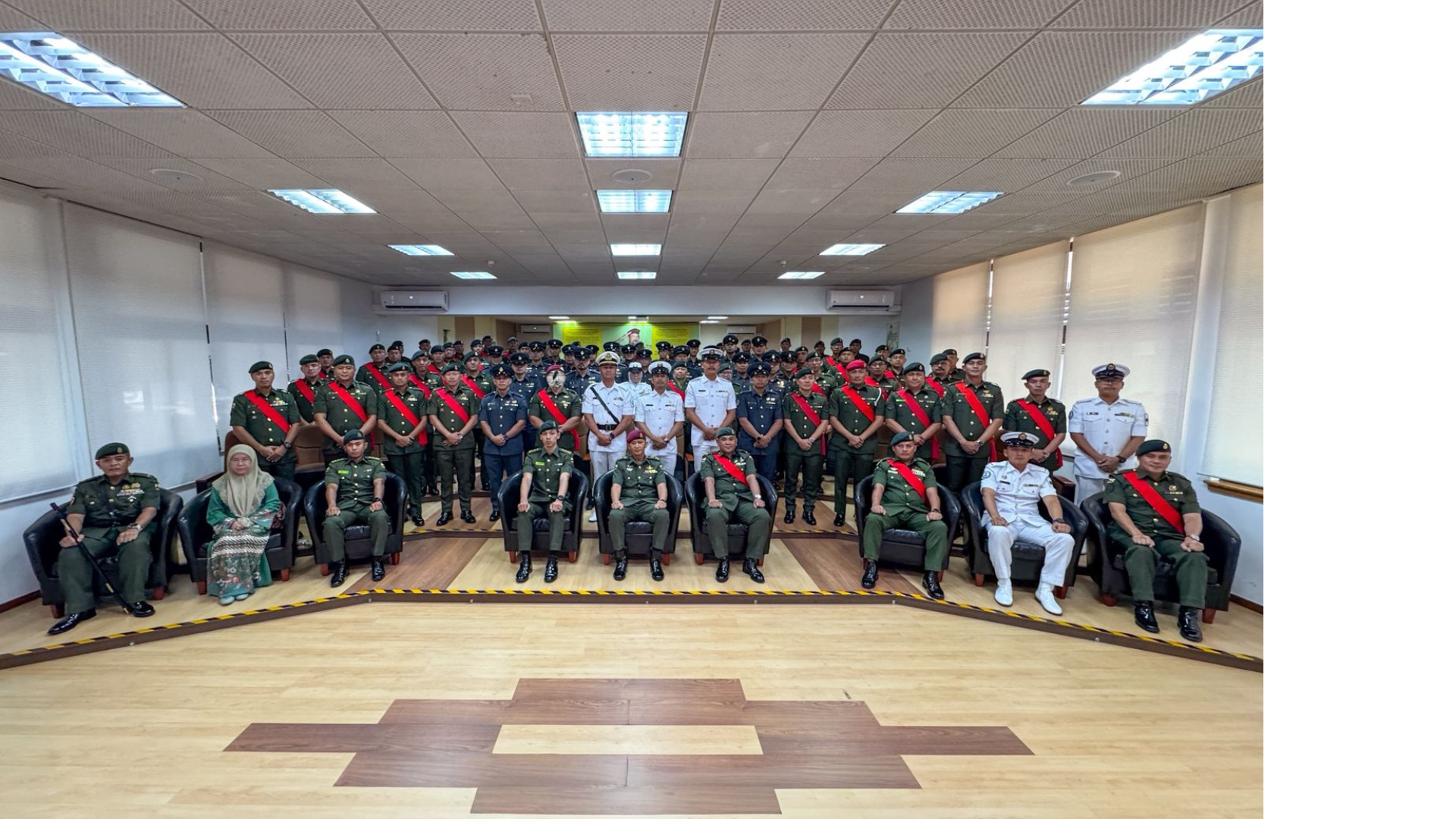 Sesi Muzakarah Komandan bersama Para Pemimpin Kursus Kepimpinan Dan Pengurusan Pegawai Waran Siri 2 2025 01.png