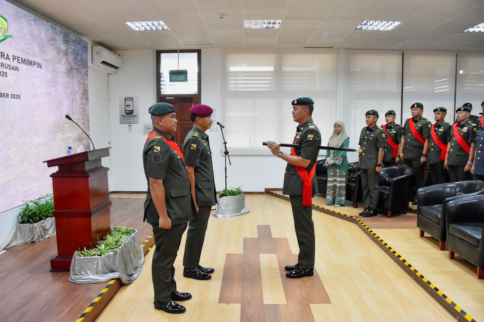 Sesi Muzakarah Komandan bersama Para Pemimpin Kursus Kepimpinan Dan Pengurusan Pegawai Waran Siri 2 2025 02.jpg