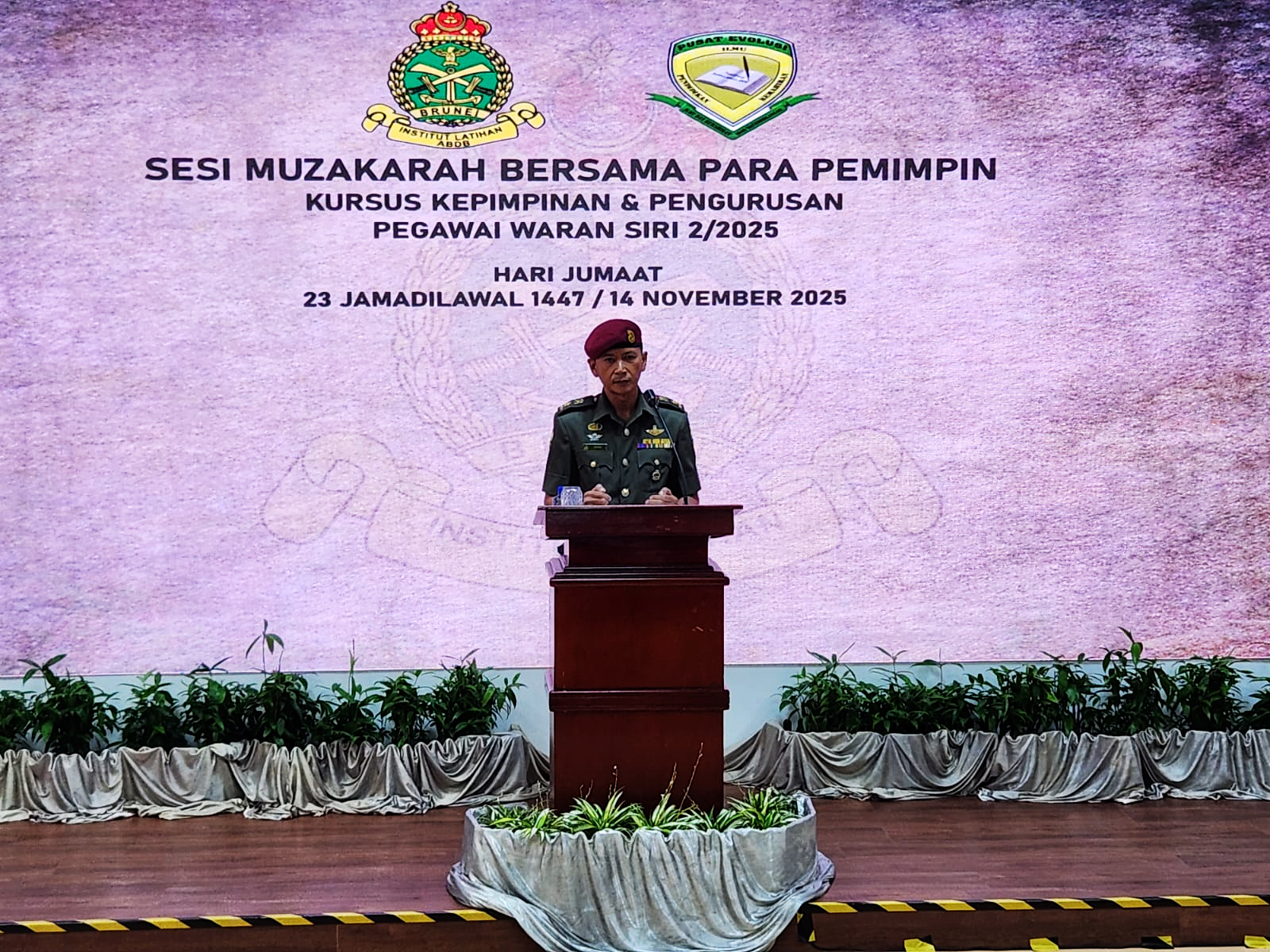 Sesi Muzakarah Komandan bersama Para Pemimpin Kursus Kepimpinan Dan Pengurusan Pegawai Waran Siri 2 2025 03.png