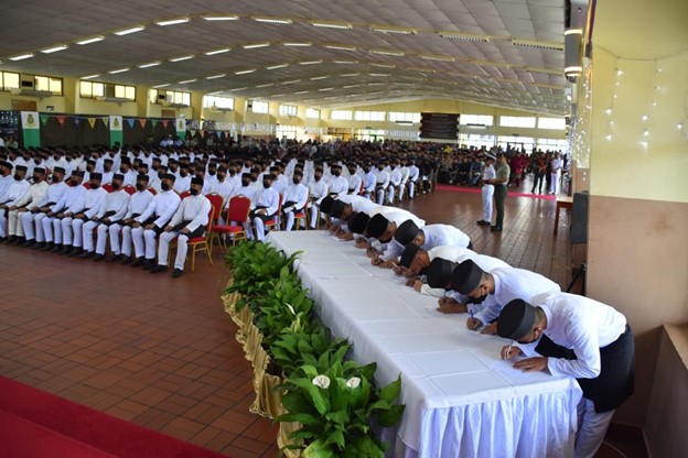 Upacara Menandatangani Risalah Undang-Undang Rahsia Rasmi Brunei Army Form (BAF) 122 bagi Rekrut Lelaki Pengambilan ke 172 dan Rekrut Wanita Pengambilan ke 58.jpg
