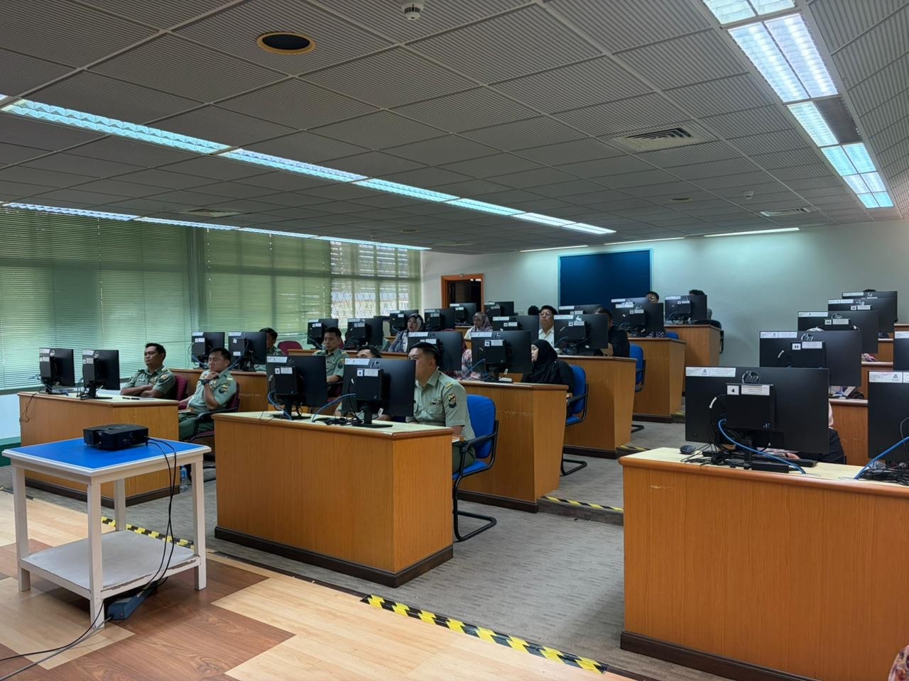 Cawangan Teknologi Maklumat telah mengadakan Bengkel Generative AI in Workplace Sesi 2025 02.jpg