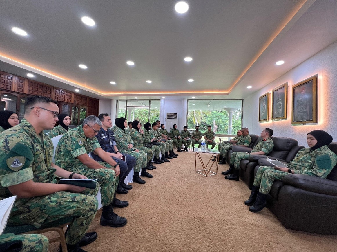 KOMANDAN TALK WITH OFFICERS 270824.jpg