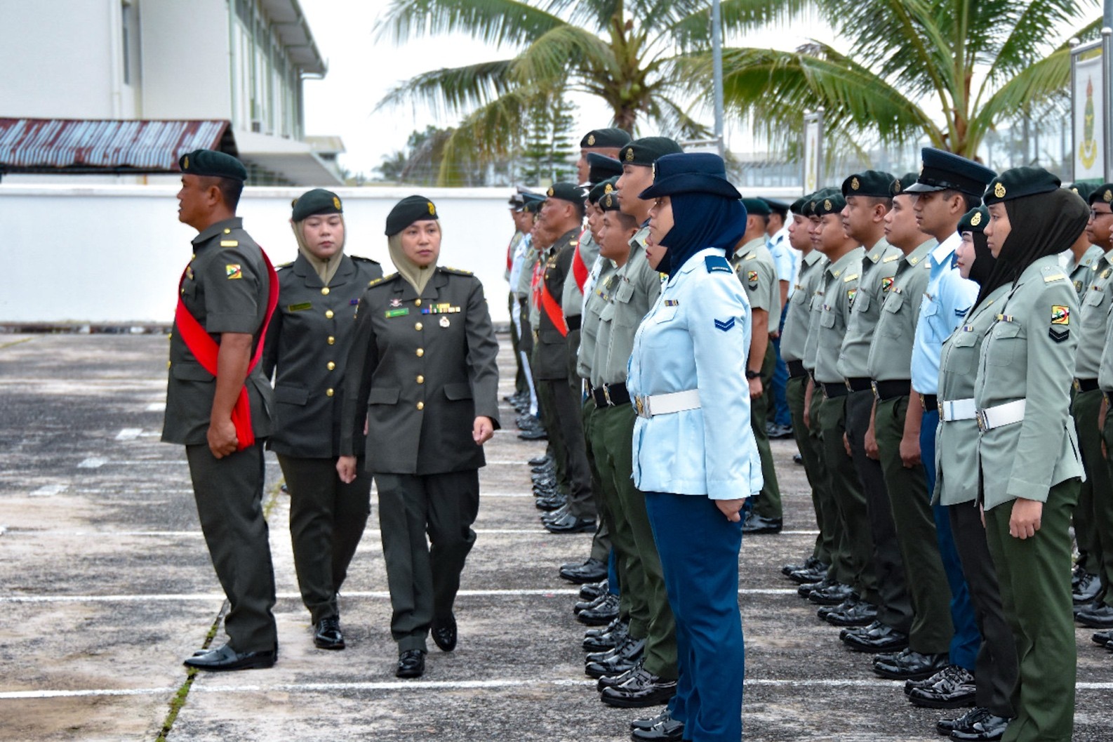 Majlis Serah Terima Tugas Pegawai Pemerintah Sekolah Pertukangan Tentera 2025 03.jpg