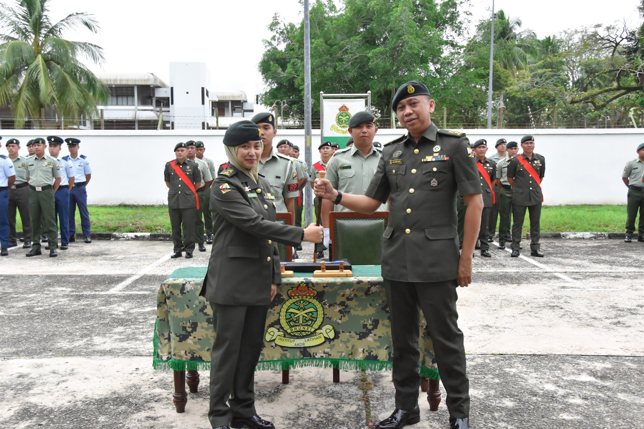Majlis Serah Terima Tugas Pegawai Pemerintah Sekolah Pertukangan Tentera 2025 06.jpg