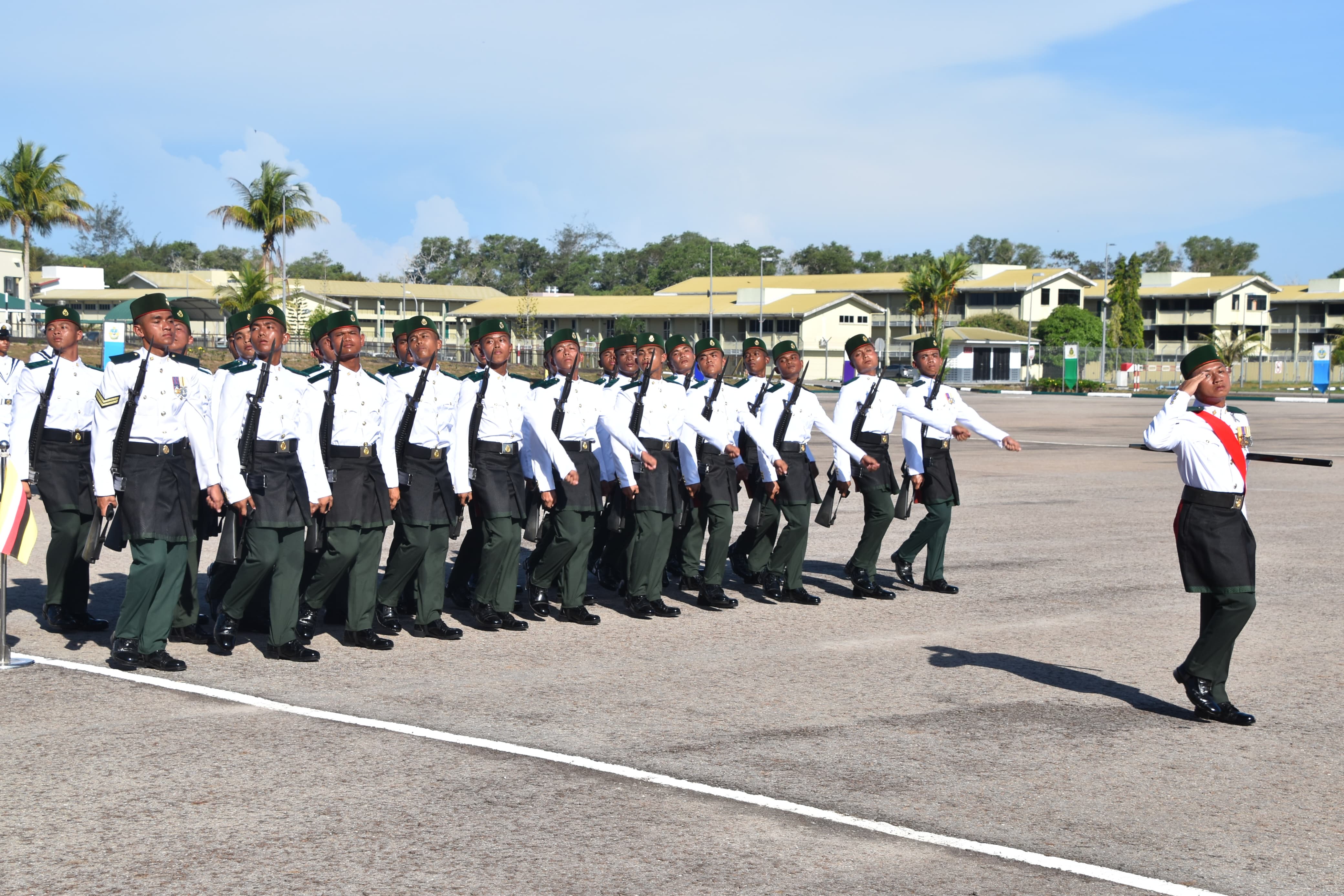 PERBARISAN BERJALAN LALU DALAM MASA CEPAT JALAN.jpg